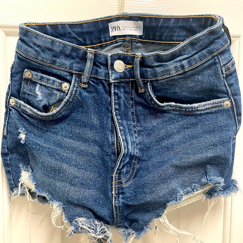 Zara jeans short, great condition.